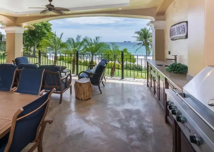 Stunning Luxury Mansion In With Six Bedrooms And Beachfront Access Holiday home