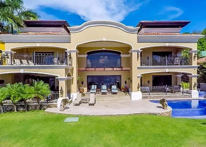 Holiday home Stunning Luxury Mansion In With Six Bedrooms And Beachfront Access