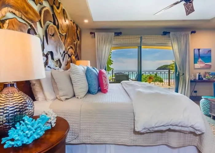 Stunning Luxury Mansion In With Six Bedrooms And Beachfront Access *