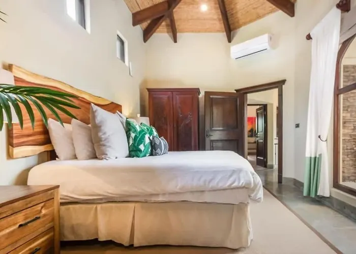 Stunning Luxury Mansion In With Six Bedrooms And Beachfront Access * Playa Flamingo
