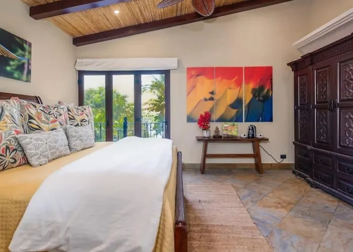 Stunning Luxury Mansion In With Six Bedrooms And Beachfront Access