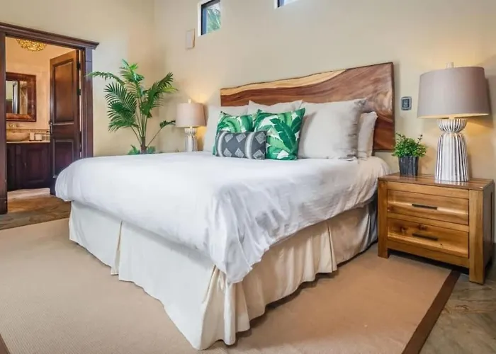 Stunning Luxury Mansion In With Six Bedrooms And Beachfront Access Holiday home