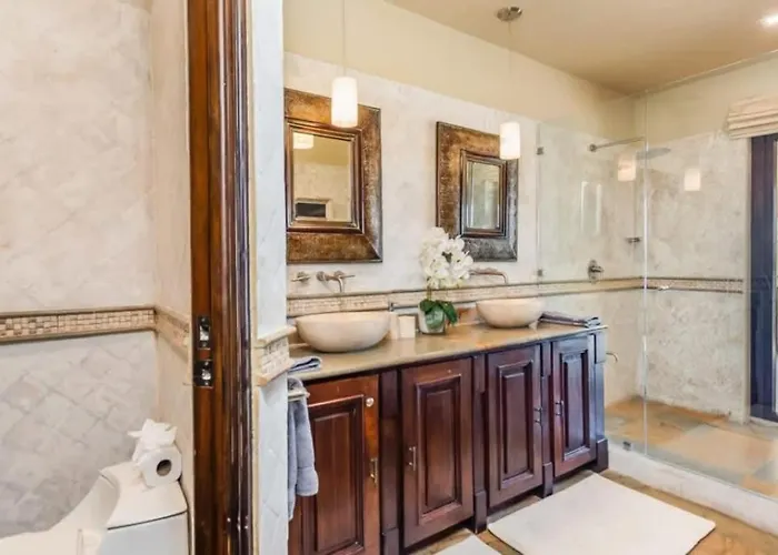 Stunning Luxury Mansion In With Six Bedrooms And Beachfront Access * Playa Flamingo